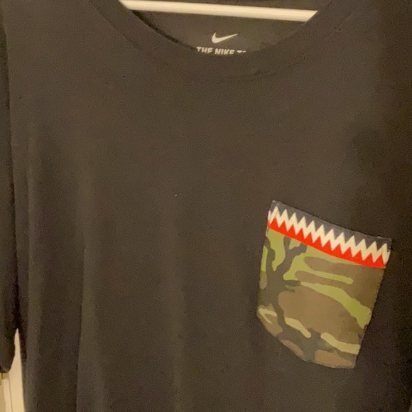 Nike tee - Picture 2 of 5
